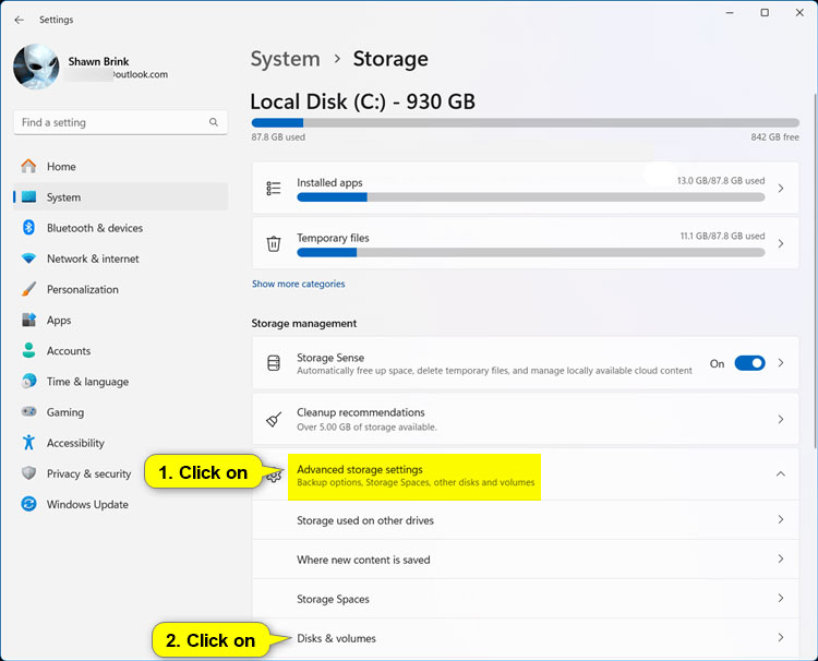 Nhấn vào Disks & volumes