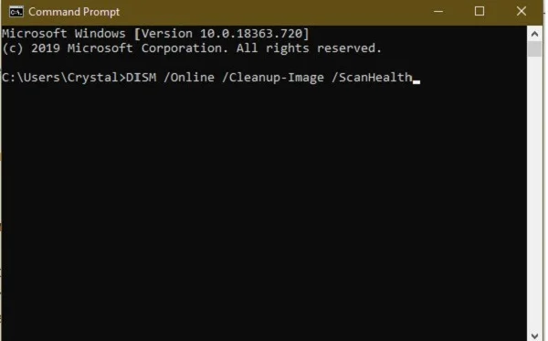 Chạy DISM trong Command Prompt.