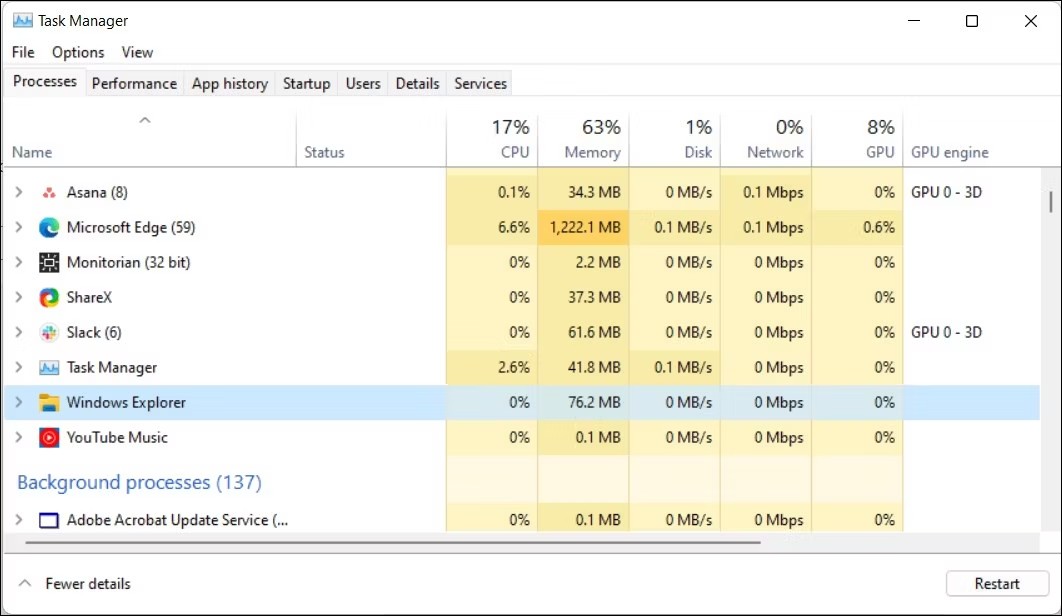 Task Manager Windows 11 hiển thị tiến trình Windows Explorer.