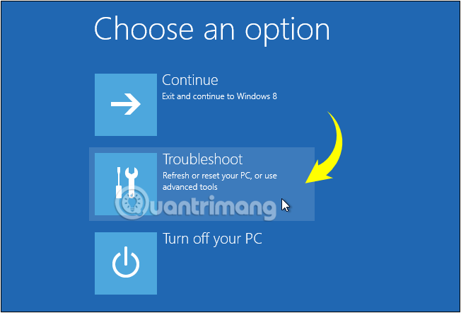 Chọn Troubleshoot trong menu Choose an option