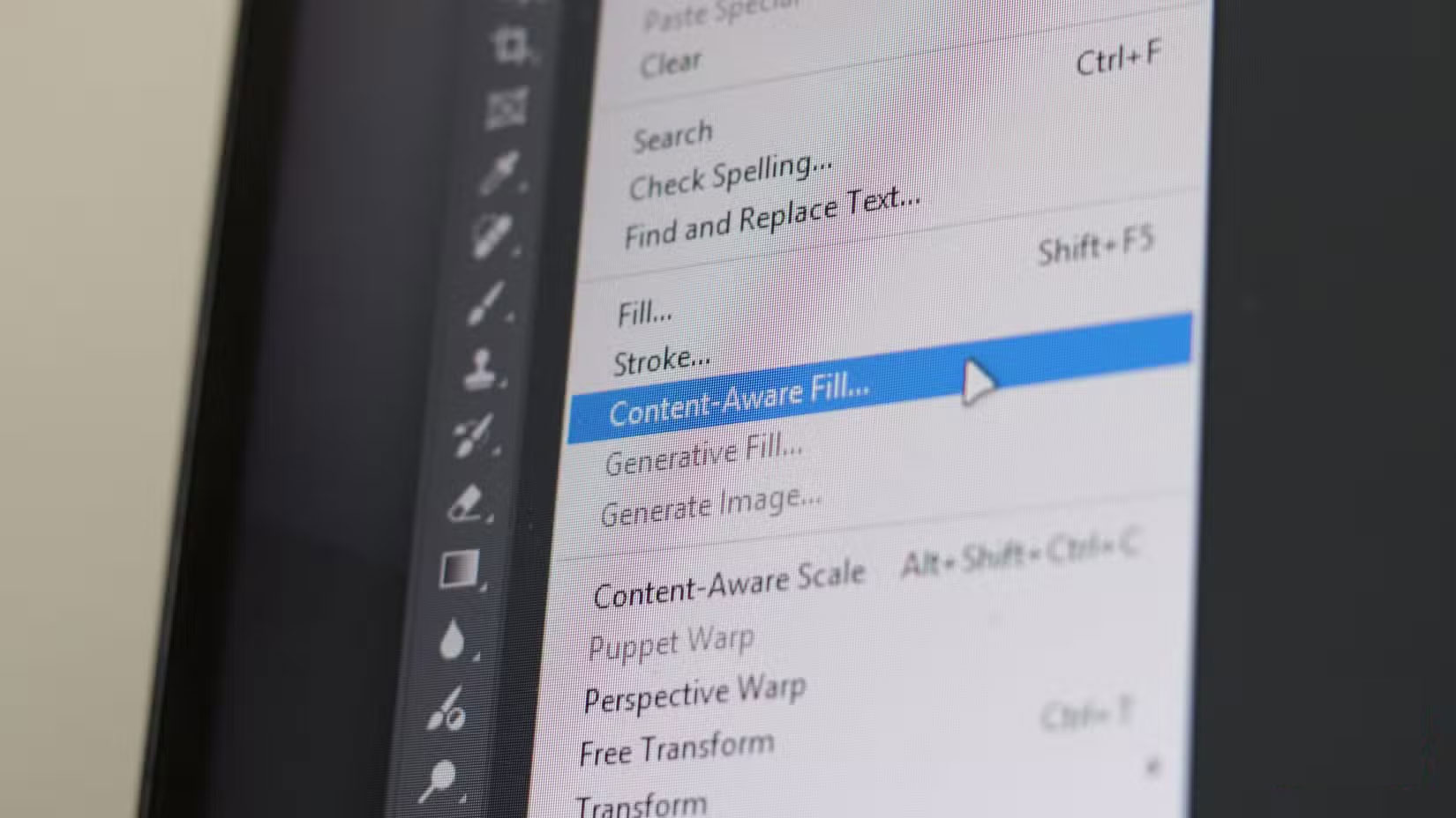 Content-Aware Fill trong Photoshop