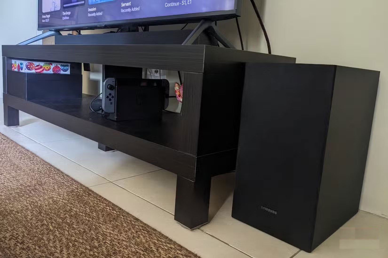 Soundbar kèm loa siêu trầm.