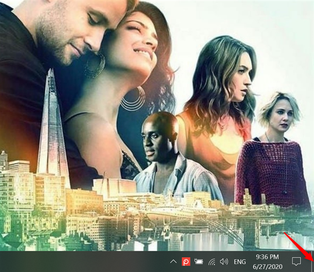 Di chuột qua nút Show desktop để xem nhanh desktop